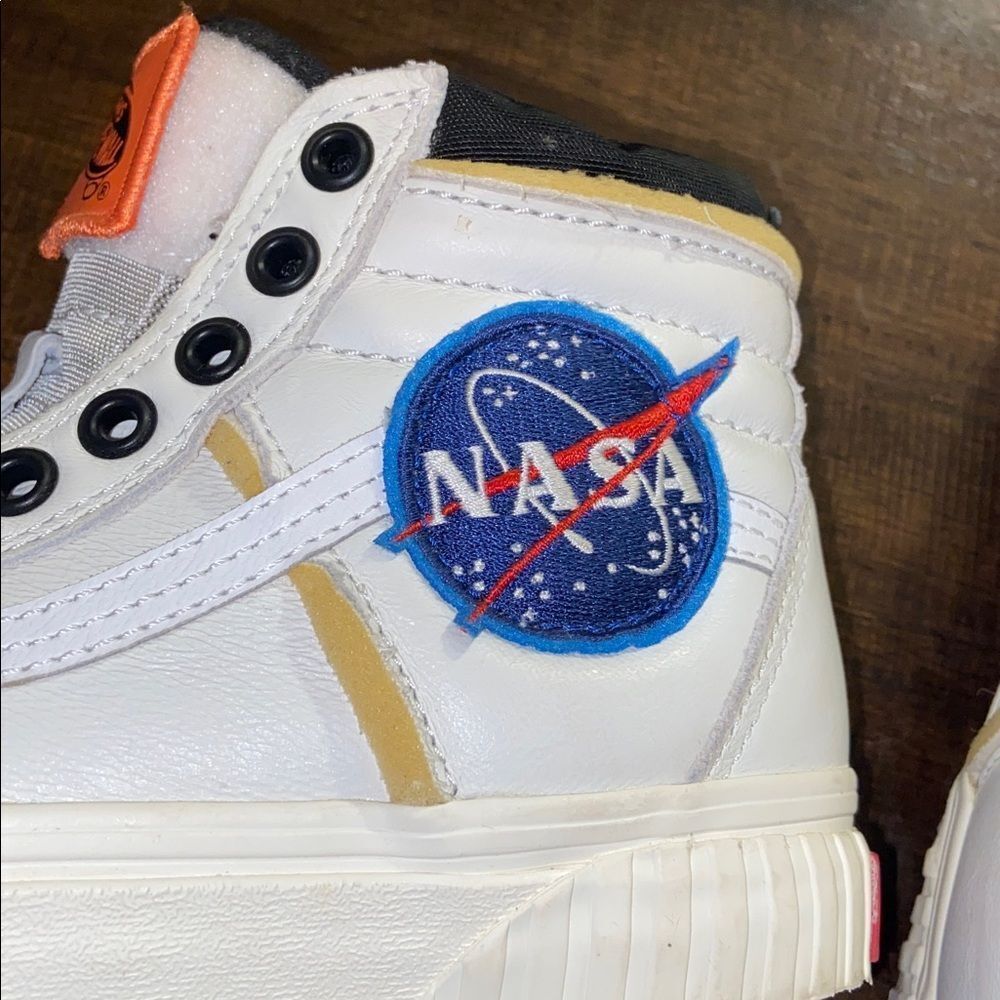 Vans Sk8-Hi 46 MTE DX "Space Voyager"  "True White" colorway, a collab NASA. - Picture 9 of 11
